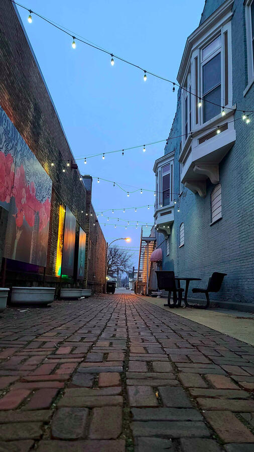 The cold outdoors brought me to this alley.